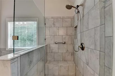 Bath - 4335 Bellview Ln, Duluth, GA 30097 photo 4 of 5