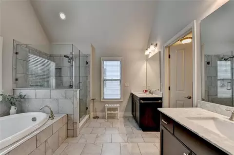 Bath - 4335 Bellview Ln, Duluth, GA 30097 photo 1 of 5