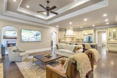 Living - 4317 Oglethorpe Loop NW, Acworth, GA 30101 photo 2 of 4