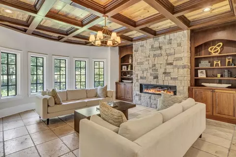 Living - 4317 Oglethorpe Loop NW, Acworth, GA 30101 photo 3 of 4