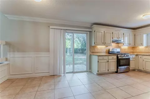 5383 Forest East Ln, Stone Mountain, GA 30088 photo 9