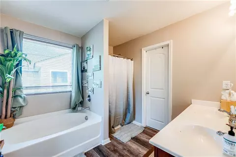 Bath - 1574 Leonard St, Hampton, GA 30228 photo 1 of 4