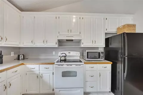 Kitchen - 39 Hobson Ct, Jasper, GA 30143 photo 3 of 4