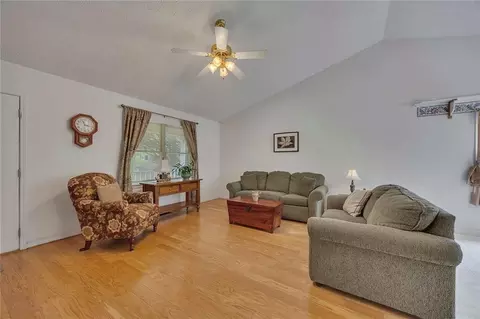 Living - 39 Hobson Ct, Jasper, GA 30143 photo 2 of 2