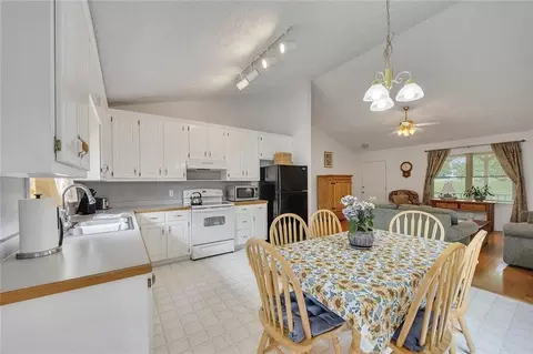 Kitchen - 39 Hobson Ct, Jasper, GA 30143 photo 2 of 4