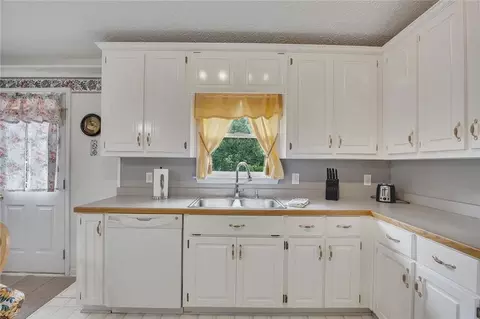 Kitchen - 39 Hobson Ct, Jasper, GA 30143 photo 4 of 4