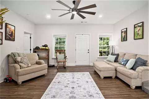 1016 Lord Rd, Commerce, GA 30530 photo 4