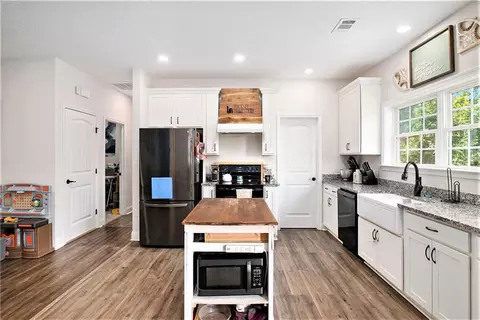 1016 Lord Rd, Commerce, GA 30530 photo 8