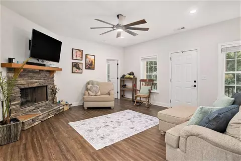 1016 Lord Rd, Commerce, GA 30530 photo 6