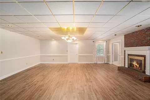 Living - 402 Clyde Ct, Mcdonough, GA 30252 photo 14 of 14
