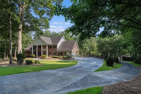 Exterior - 402 Clyde Ct, Mcdonough, GA 30252 photo 14 of 28