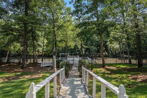 Exterior - 402 Clyde Ct, Mcdonough, GA 30252 photo 10 of 28