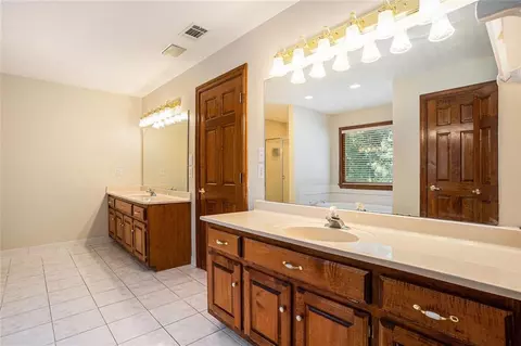Bath - 402 Clyde Ct, Mcdonough, GA 30252 photo 6 of 8