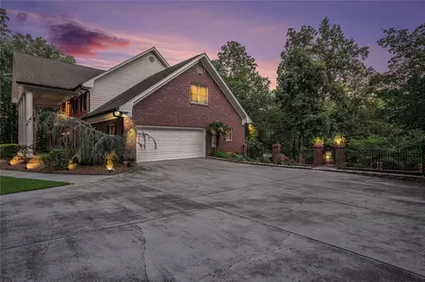 Exterior - 402 Clyde Ct, Mcdonough, GA 30252 photo 23 of 28