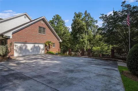 Exterior - 402 Clyde Ct, Mcdonough, GA 30252 photo 12 of 28