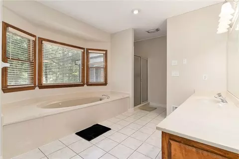 Bath - 402 Clyde Ct, Mcdonough, GA 30252 photo 3 of 8