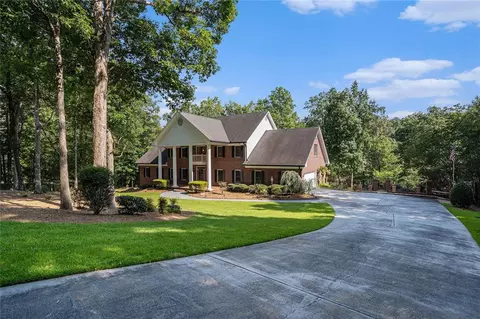 Exterior - 402 Clyde Ct, Mcdonough, GA 30252 photo 2 of 28