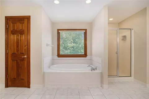 Bath - 402 Clyde Ct, Mcdonough, GA 30252 photo 5 of 8