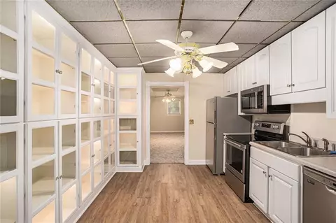 Kitchen - 402 Clyde Ct, Mcdonough, GA 30252 photo 4 of 5