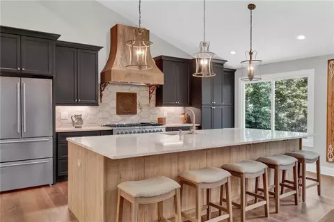 230 Thistlewood Ln, Roswell, GA 30075