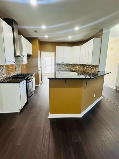 Kitchen - 10770 Glenhurst Pass, Duluth, GA 30097 photo 2 of 2
