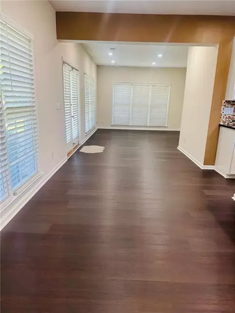 Living - 10770 Glenhurst Pass, Duluth, GA 30097 photo 3 of 5