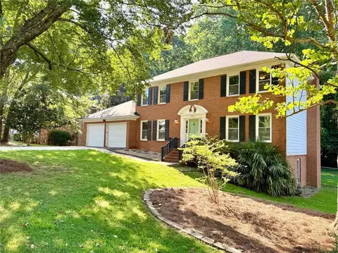 2825 Kinnett Dr SW, Lilburn, GA 30047