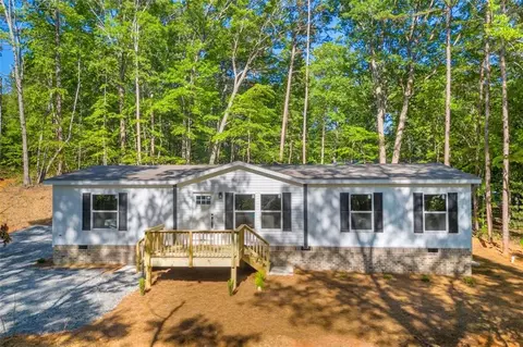 551 Fern Valley Trl NE, Clarkesville, GA 30523