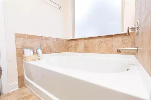Bath - 905 Eldridge Rd, Hampton, GA 30228 photo 1 of 3