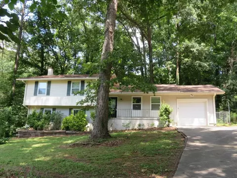 5512 Arrowhead Dr, Acworth, GA 30102