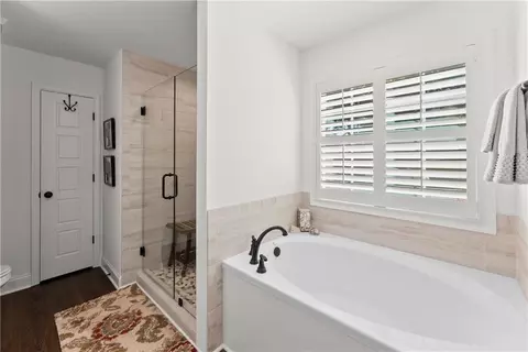 Bath - 3645 Woods Bridge Rd, Commerce, GA 30529 photo 3 of 6