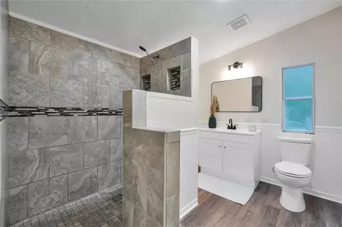 Bath - 175 Deerfield Rd, Jackson, GA 30233 photo 3 of 4