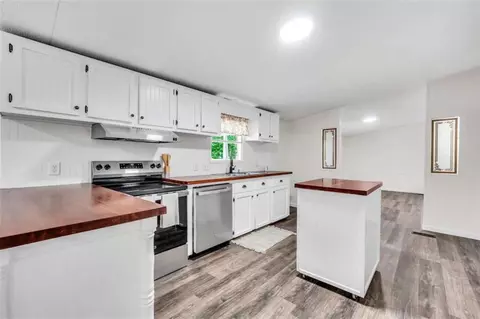 Kitchen - 175 Deerfield Rd, Jackson, GA 30233 photo 3 of 4