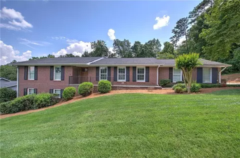 198 Hillcrest Dr, Calhoun, GA 30701