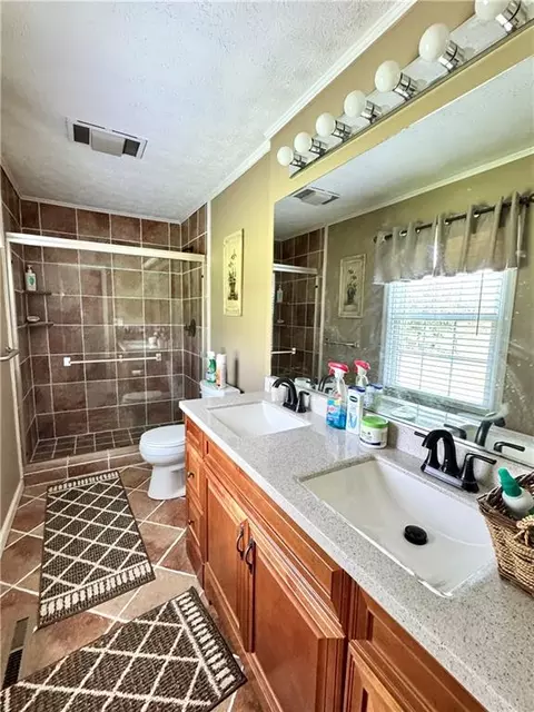 Bath - 164 Cornelison Rd SE, Rydal, GA 30171 photo 1 of 5