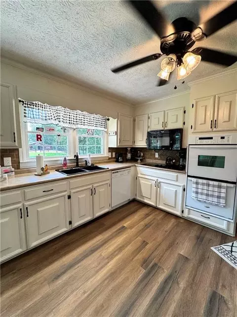 Kitchen - 164 Cornelison Rd SE, Rydal, GA 30171 photo 2 of 3