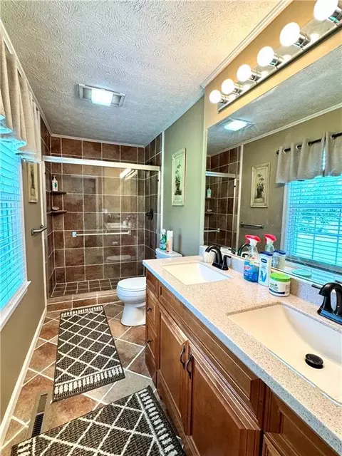 Bath - 164 Cornelison Rd SE, Rydal, GA 30171 photo 2 of 5