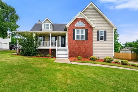 71 Barrington Dr, Hiram, GA 30141