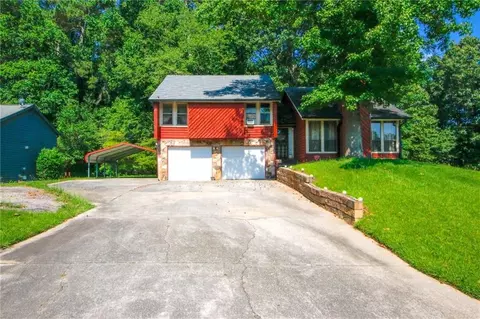1030 Chapman Ln, Stone Mountain, GA 30088