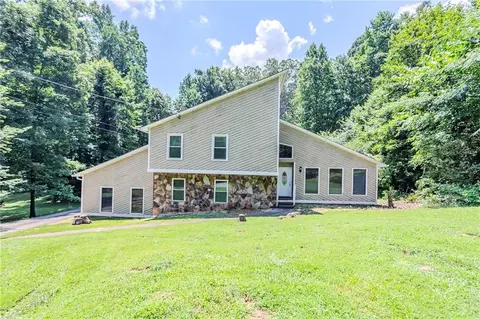 717 Raven Springs Trl, Stone Mountain, GA 30087