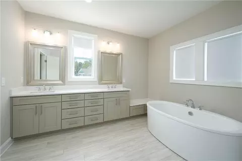 Bath - 2785 Webb Rd, Milton, GA 30004 photo 3 of 6