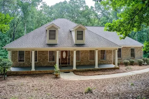 155 Skyview Dr, Social Circle, GA 30025