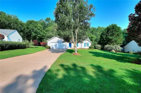504 Stoney Creek Dr, Winder, GA 30680
