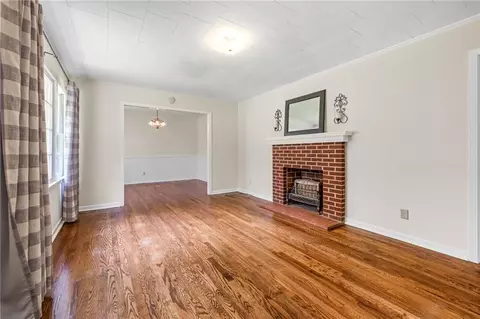 Living - 322 Scott St, Commerce, GA 30529 photo 2 of 3