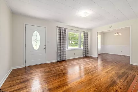 Living - 322 Scott St, Commerce, GA 30529 photo 3 of 3