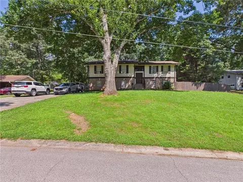 3798 Chattahoochee Dr, Douglasville, GA 30135