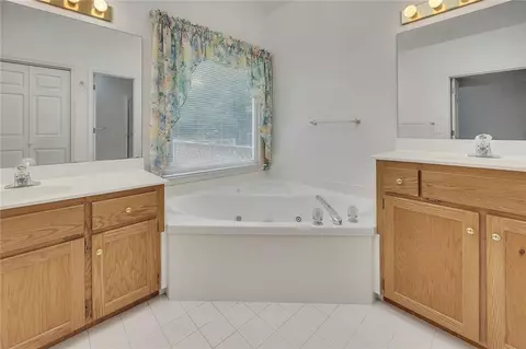 Bath - 629 Pine Ter, Canton, GA 30114 photo 3 of 5