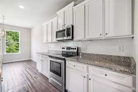 Kitchen - 433 Crystal Way, Cornelia, GA 30531 photo 5 of 5
