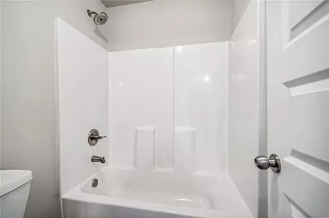 Bath - 433 Crystal Way, Cornelia, GA 30531 photo 2 of 4