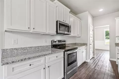 Kitchen - 433 Crystal Way, Cornelia, GA 30531 photo 3 of 5